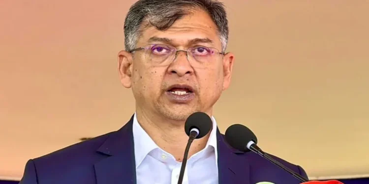 সাংবাদিকদের স্বরাষ্ট্রমন্ত্রী: রাতেই হতে পারে ১৩৩টি অধ্যাদেশ নিয়ে চূড়ান্ত সিদ্ধান্ত