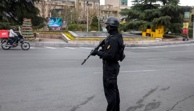 যুক্তরাষ্ট্রের অভিযানের আশঙ্কায় ইরানে ‘জানফাদা’ নিয়োগ অভিযান
