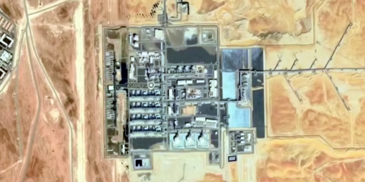 হরমুজ প্রণালি এড়িয়ে আরব আমিরাতের বিকল্প তেল সরবরাহ পথেও হামলা ইরানের