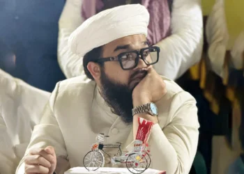 সংসদে নামাজ পড়তে গিয়ে জুতা হারানোর অভিযোগ সংসদ সদস্য হানজালার