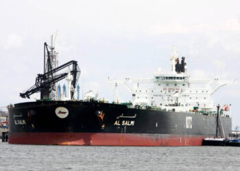 দুবাই বন্দরে কুয়েতি জাহাজে ইরানি হামলা, দাউ দাউ করে জ্বলছে ‘আল সালমি’