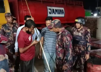 ‘তেল নেই’ বলে পাম্প বন্ধ, ভেতরে ৩৪ হাজার লিটার তেল জব্দ করলো বিজিবি