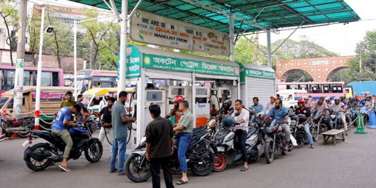 ২৬ দিনে ২ লাখ লিটারের বেশি জ্বালানি তেল উদ্ধার, ১,০৫৩ মামলা