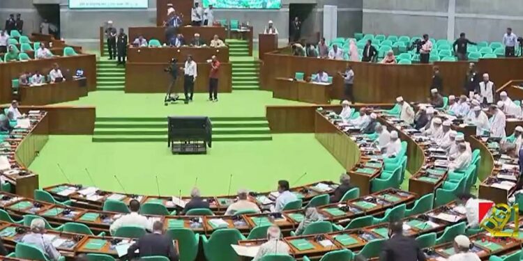 গণভোটের রায় অবমাননার অভিযোগ: সংসদ থেকে বিরোধী দলের ওয়াকআউট