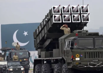 ভারত সীমান্তে ভারী সামরিক সরঞ্জাম নিয়ে এগোচ্ছে পাকিস্তানের সেনাবাহিনী