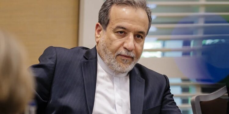 আরও ছয় মাসের বেশি যুদ্ধ চালাতে পারবে ইরান: আব্বাস আরাঘচি