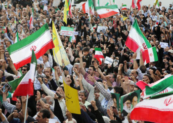 যুদ্ধের মধ্যে ইরানে ‘বিজয়’ উদযাপন, রাজধানীতে উল্লাস