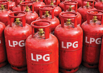 এক ধাক্কায় ৩৮৭ টাকা বেড়ে গেল ১২ কেজি এলপিজির দাম