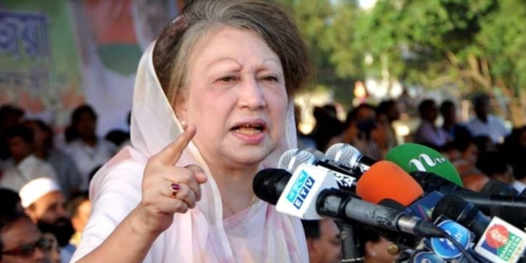 সেদিন সংবিধান ‘ছুড়ে ফেলা’ নিয়ে ঠিক কী বলেছিলেন খালেদা জিয়া