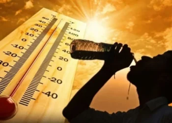 বইছে তাপপ্রবাহ, ভ্যাপসা গরমে অতিষ্ঠ জনজীবন