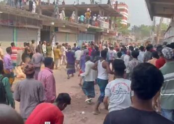 ফরিদপুরে গ্রামবাসীদের রক্তক্ষয়ী সংঘর্ষ, পুলিশসহ আহত ২ শতাধিক