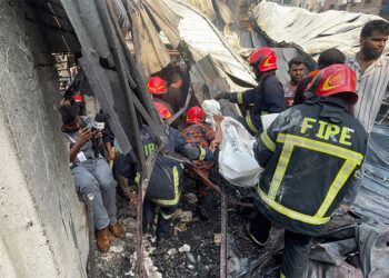 রাজধানীতে গ্যাস লাইটার কারখানায় আগুন, ৫ জনের মরদেহ উদ্ধার