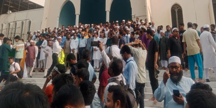 ১১ দলীয় জোটের বিক্ষোভ সমাবেশ ঘিরে বায়তুল মোকাররমের উত্তর গেটে ব্যাপক সমাগম