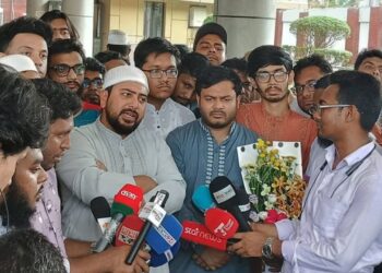 ড. ইউনূসকে রাজপথে বিক্ষোভে নামার আহ্বান নাহিদের