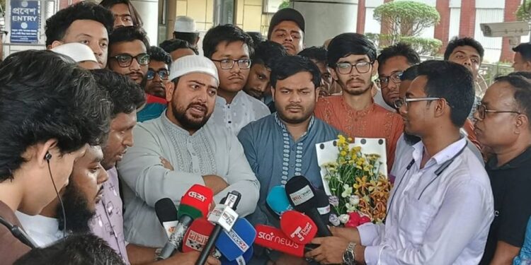 ড. ইউনূসকে রাজপথে বিক্ষোভে নামার আহ্বান নাহিদের