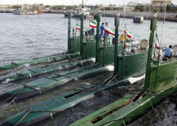 হরমুজ প্রণালিতে মার্কিন জাহাজের ঘুম কেড়েছে ইরানের দ্রুতগামী ঘোস্ট বোট