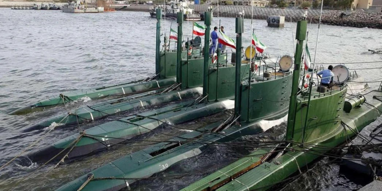 হরমুজ প্রণালিতে মার্কিন জাহাজের ঘুম কেড়েছে ইরানের দ্রুতগামী ঘোস্ট বোট