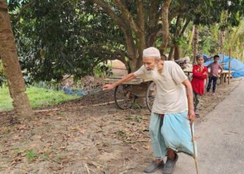 বড়াইগ্রামের দড়ি বেয়ে মসজিদে যাওয়া সেই ১২০ বছরের অন্ধ মুয়াজ্জিন আর নেই