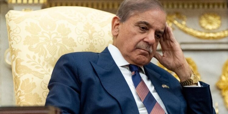 যুদ্ধবিরতির বার্তায় বড় ভুল, ইন্টারনেটে ঝড় তুলেছে পাক প্রধানমন্ত্রীর পোস্ট