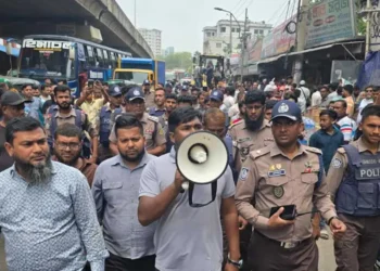 সায়েদাবাদে ৩০ মিনিটের মধ্যে অবৈধ কাউন্টার সরিয়ে নেওয়ার নির্দেশ