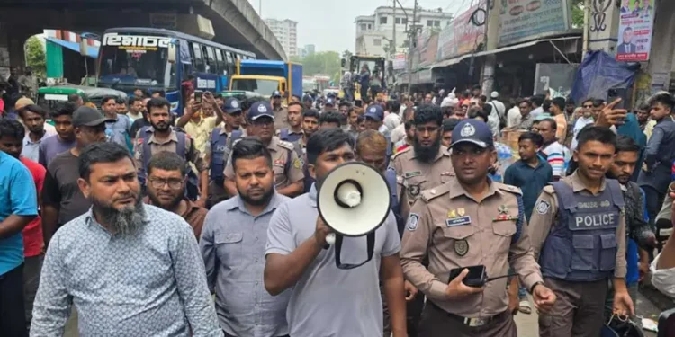 সায়েদাবাদে ৩০ মিনিটের মধ্যে অবৈধ কাউন্টার সরিয়ে নেওয়ার নির্দেশ