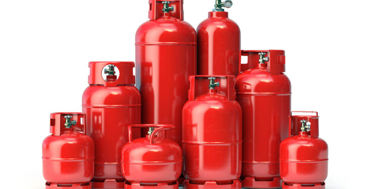 সরকার নির্ধারিত দামের চেয়ে বেশি দামেই বিক্রি হচ্ছে এলপিজি, সিন্ডিকেটের নৈরাজ্য দেখার কেউ নেই