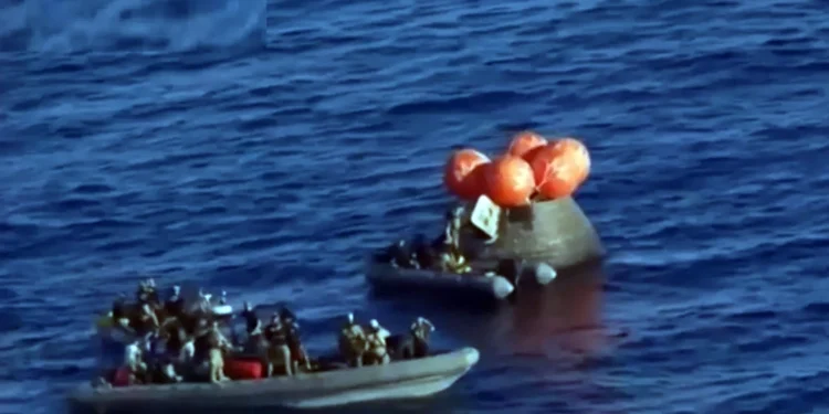 ১০ দিনের সফল চন্দ্রাভিযান শেষে পৃথিবীতে নিরাপদে ফিরলেন চার নভোচারী