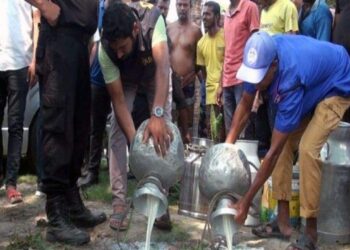 যশোরে কৃত্রিম নকল দুধ তৈরির ভয়াবহ চক্রের সন্ধান