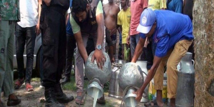 যশোরে কৃত্রিম নকল দুধ তৈরির ভয়াবহ চক্রের সন্ধান