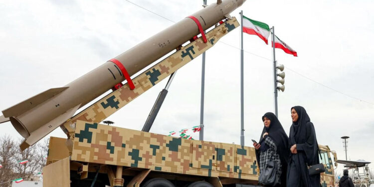 ইরান দুর্বল হলেও পরাজিত নয়: মার্কিন গোয়েন্দা সংস্থার চাঞ্চল্যকর রিপোর্ট