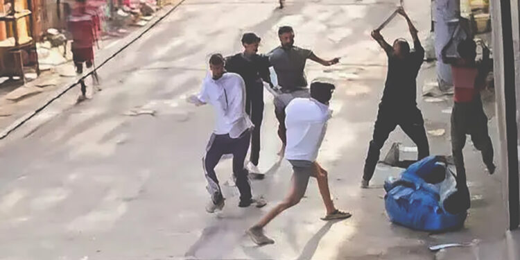 ঢাকায় কিশোর গ্যাংয়ের দুই গ্রুপের সংঘর্ষ, ‘এলেক্স ইমন’কে কুপিয়ে হত্যা