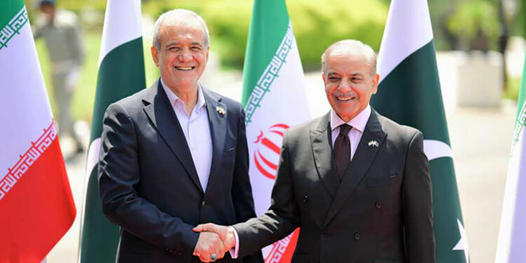 ইরানের সঙ্গে সম্পর্ক আরো ঘনিষ্ঠ করল পাকিস্তান: নতুন ট্রানজিট করিডোর চালু