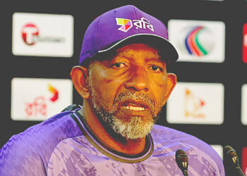 বারবার বিসিবি সভাপতি বদল, সিমন্স বললেন, ‘এখন আর কিছুই অবাক করে না’