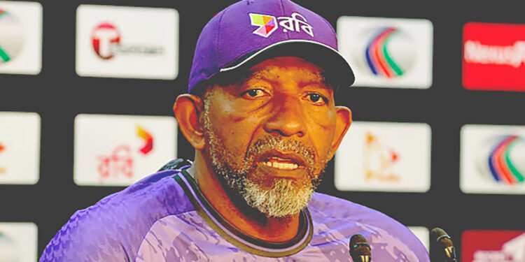 বারবার বিসিবি সভাপতি বদল, সিমন্স বললেন, ‘এখন আর কিছুই অবাক করে না’