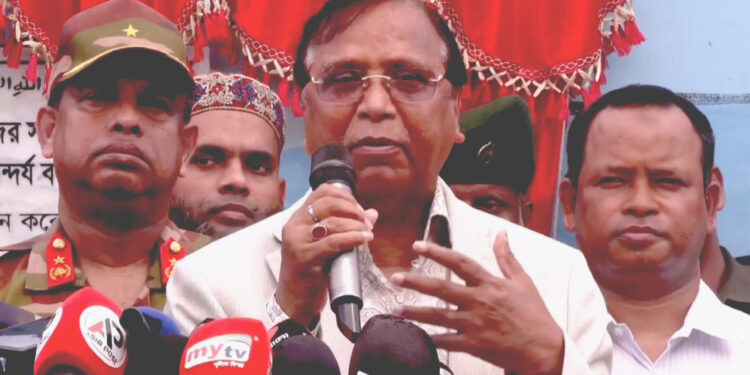 ফুটপাতের ব্যবসায়ীদের লাইসেন্স দেবে সরকার: ডিএসসিসি প্রশাসক