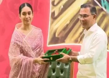 স্বাধীনতা পুরস্কার প্রাপ্তদের হাতে পদক তুলে দিলেন প্রধানমন্ত্রী