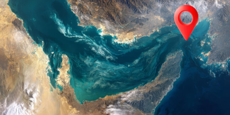 সমস্ত ধরণের বাণিজ্যিক জাহাজের জন্য হরমুজ প্রণালী উন্মুক্ত ঘোষণা ইরানের