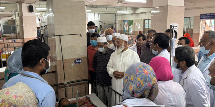 শিশু হাসপাতালে হাম আক্রান্ত রোগীদের দেখতে গেলেন ডা. শফিকুর রহমান