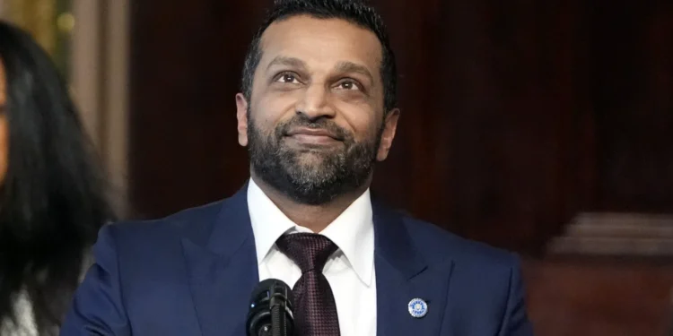 মদ্যপান ও অপেশাদার আচরণের অভিযোগ এফবিআই প্রধান কাশ প্যাটেলের বিরুদ্ধে