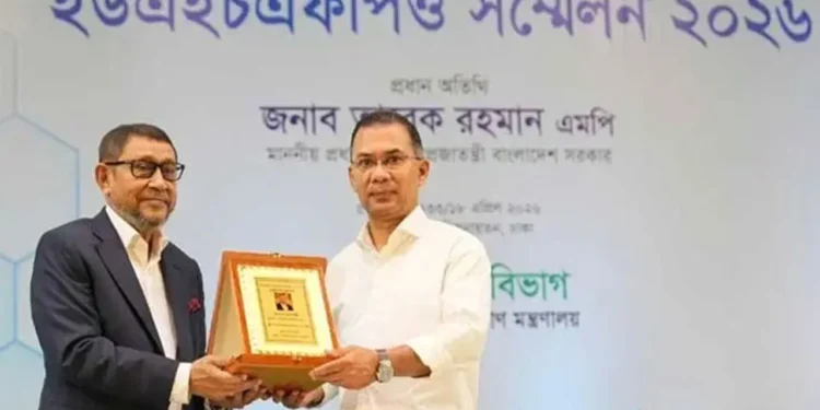 মন্ত্রী সাহেব প্রশংসা একটু কম, স্বাস্থ্যমন্ত্রীকে বললেন প্রধানমন্ত্রী