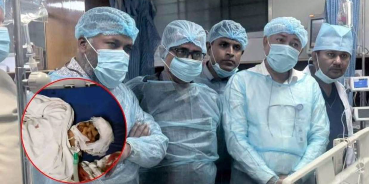 ছাত্রদলের দুই পক্ষের সংঘর্ষের ঘটনায় সংকটাপন্ন ছাত্রদল নেতাকে দেখতে গেলেন স্বাস্থ্যের ডিজি