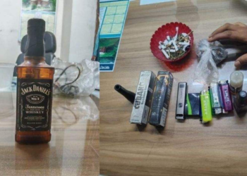 জাবির হলে মাদক সেবনরত অবস্থায় আটক ছাত্রী, গাঁজা-মদসহ বিভিন্ন সরঞ্জাম জব্দ