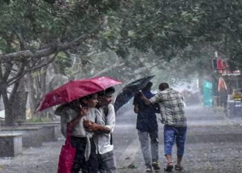 দুপুরের মধ্যে তিন বিভাগে ঝড়বৃষ্টির আভাস