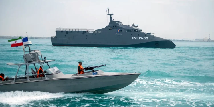 সংঘাতে নতুন মোড়, মার্কিন সামরিক জাহাজে হামলা চালাল ইরান