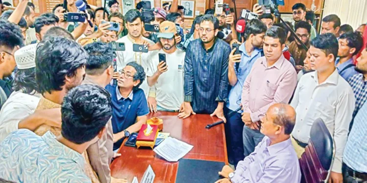 ছাত্রদলের ‘আদু ভাইদের’ সিট দিয়ে তোপে প্রশাসন