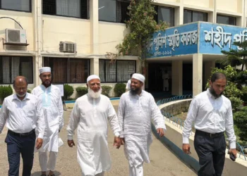 মিরপুরে এসএসসি পরীক্ষাকেন্দ্র পরিদর্শনে বিরোধীদলীয় নেতা