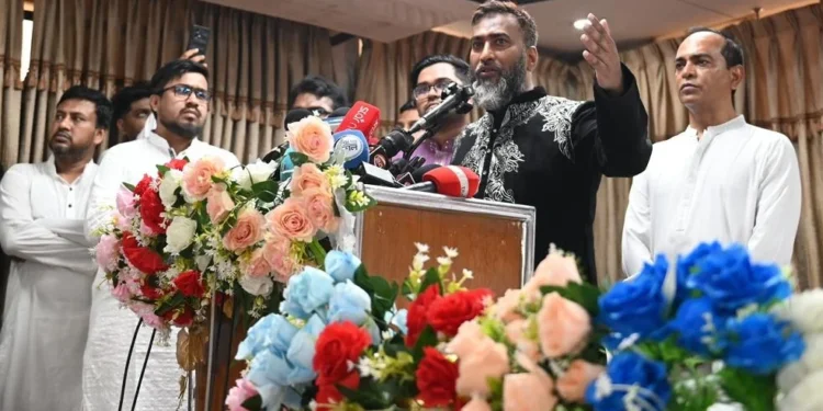 এনসিপিতে যোগ দিয়েই সরকার পতনের হুঁশিয়ারি দিলেন ইসহাক