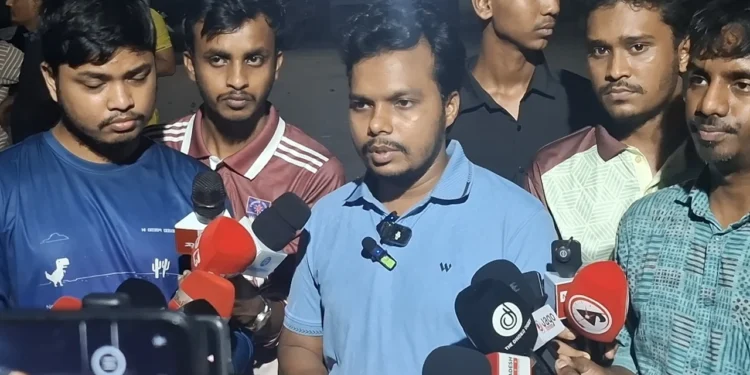 শাহবাগ থানায় সাংবাদিকরা: মামলা নিতে গড়িমসি, ৬ ঘণ্টা ধরে আত্মগোপনে ওসি