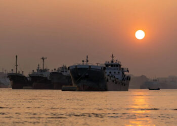 ৫ মে চট্টগ্রাম পৌঁছবে ১ লাখ টন অপরিশোধিত তেল: কর্মকর্তা