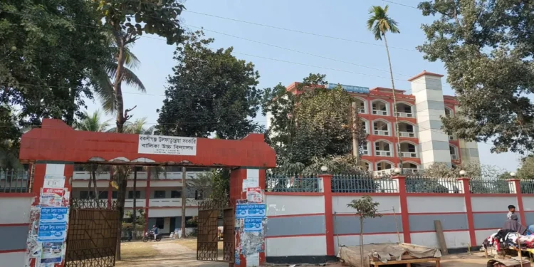 টয়লেটে মোবাইল ফোনে প্রশ্ন সমাধান, পরীক্ষার্থী বহিষ্কার